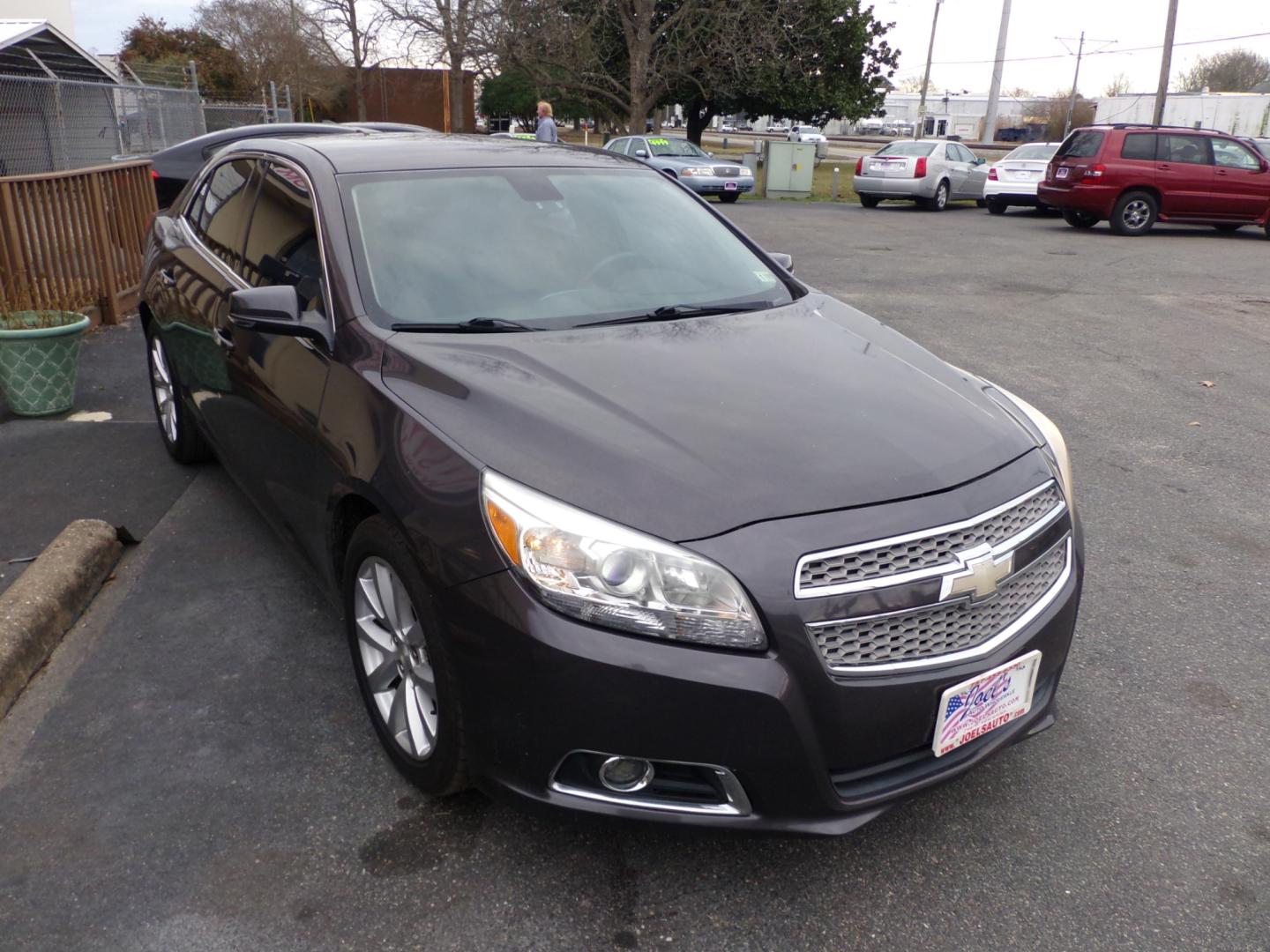 2013 Gray Chevrolet Malibu (1G11H5SA1DF) , Automatic transmission, located at 5700 Curlew Drive, Norfolk, VA, 23502, (757) 455-6330, 36.841885, -76.209412 - Photo#4